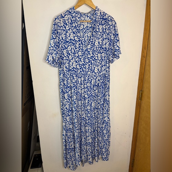 Zara Blue and White Floral Tiered Midi Dress Flutter Sleeve - Picture 11 of 12
